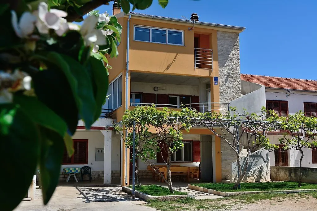 Apartments Nino Sukošan