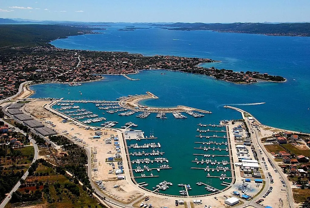 Apartments Nino Sukošan